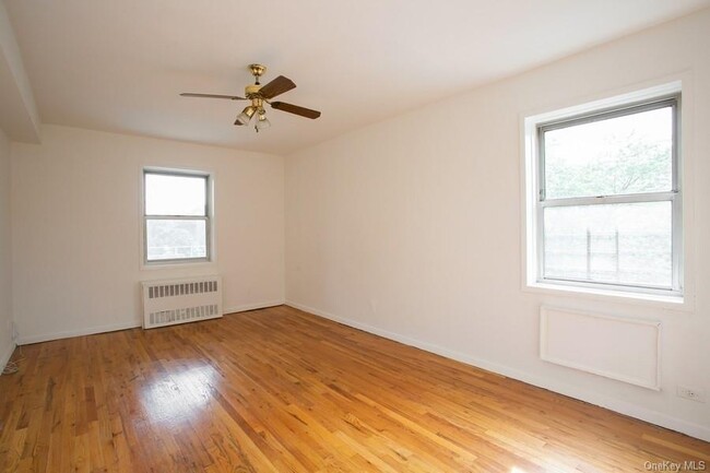 Building Photo - 525 Bronxville Rd