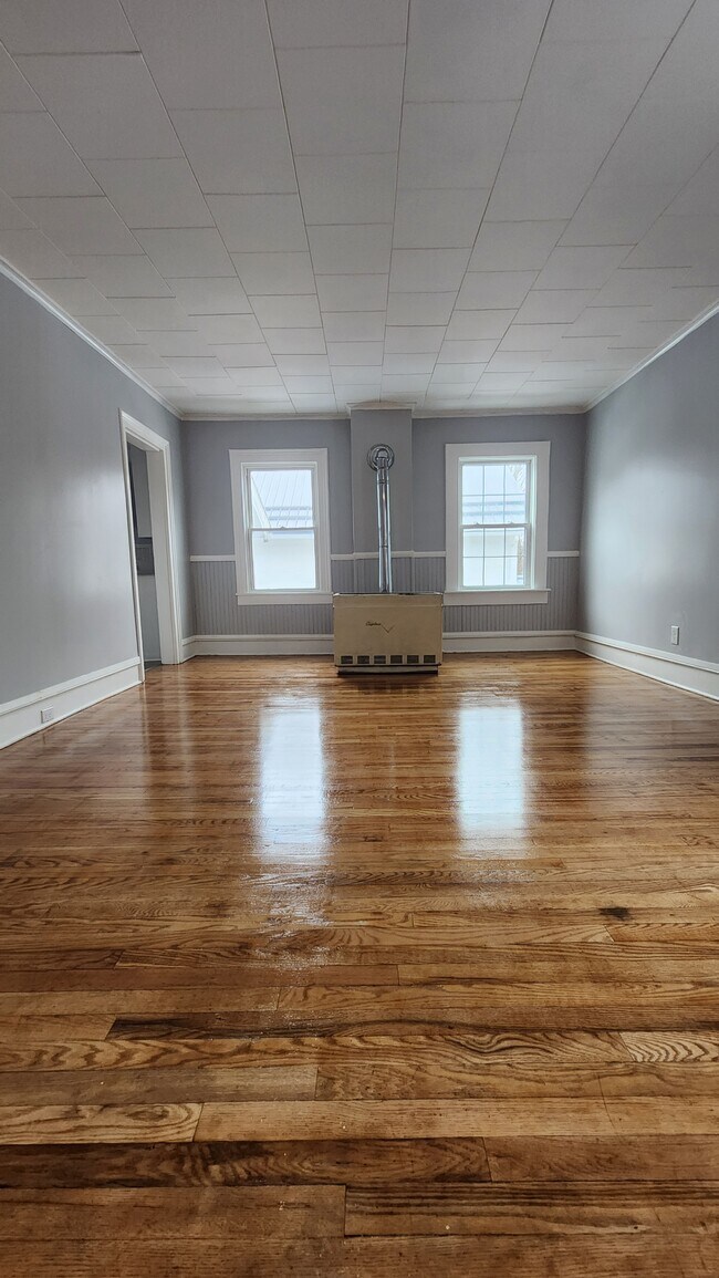 Building Photo - 27 Cushing St