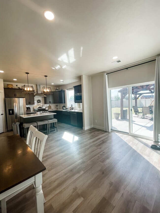 Foto del edificio - 473 Catalina Ave