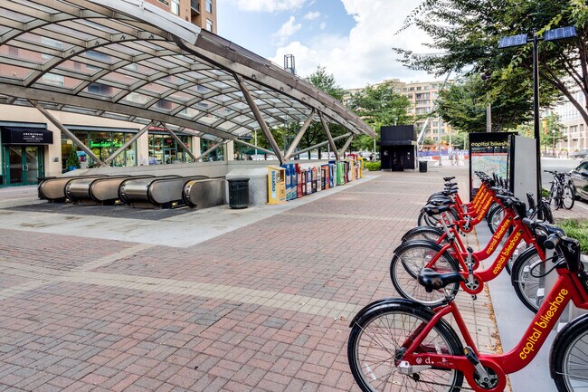 Estación de metro Virginia Square - 2 cuadras - Una de las dos estaciones cercanas - 3835 9th St N