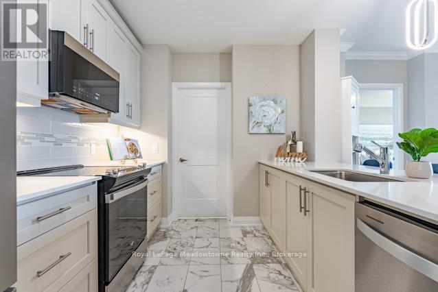 Photo du bâtiment - 830 Megson Terrace