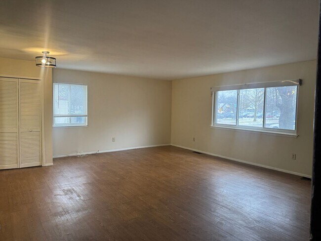 Foto del edificio - 15800 Hubbell Ave