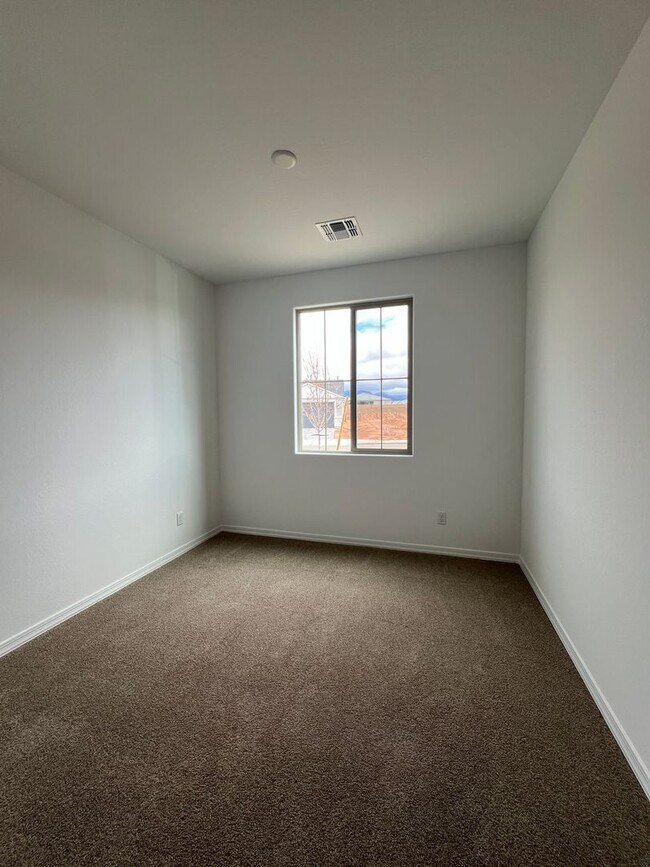 Foto del edificio - Brand New Home In Pronghorn Ranch!