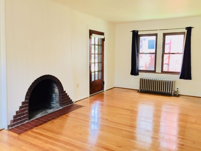 Foto del edificio - Two Bedroom One Bathroom Apartment for Rent