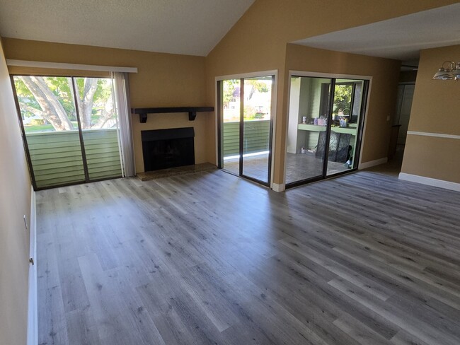 Building Photo - 4158 Pinelake Ln