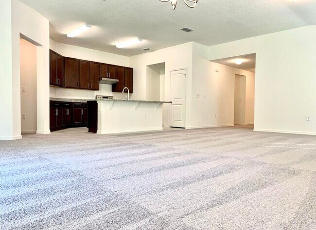 Building Photo - Beautiful 4 Bed 2 Bath Charmer For Rent! A...