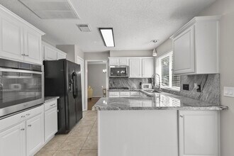 Building Photo - 630 Hawthorn Pl Building Photo - 630 Hawthorn Pl