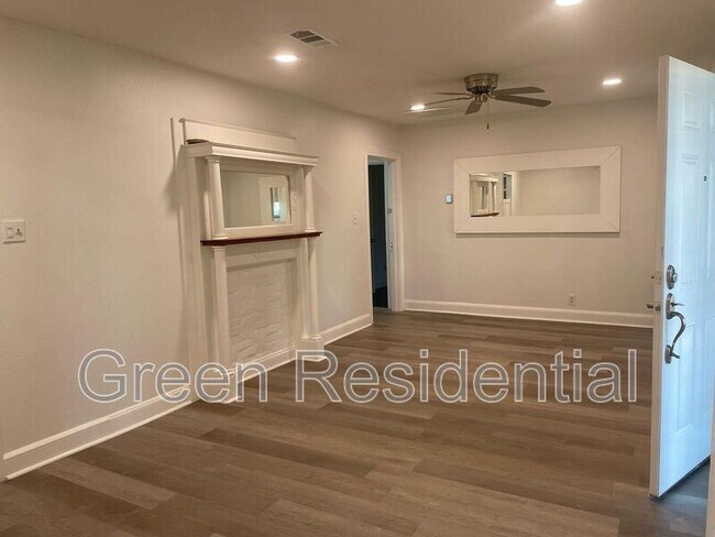 Foto del edificio - 7410 Ilex St