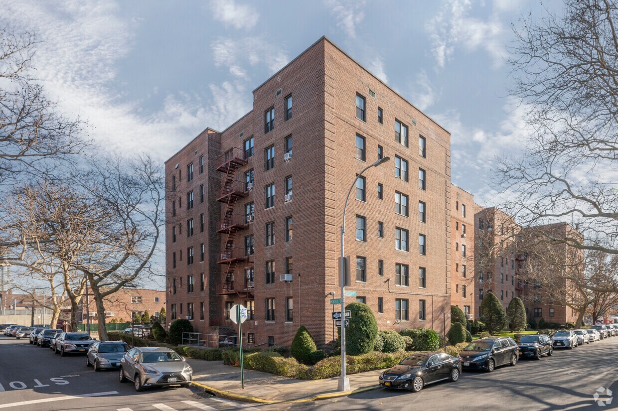 Primary Photo - 2675 E 7th St