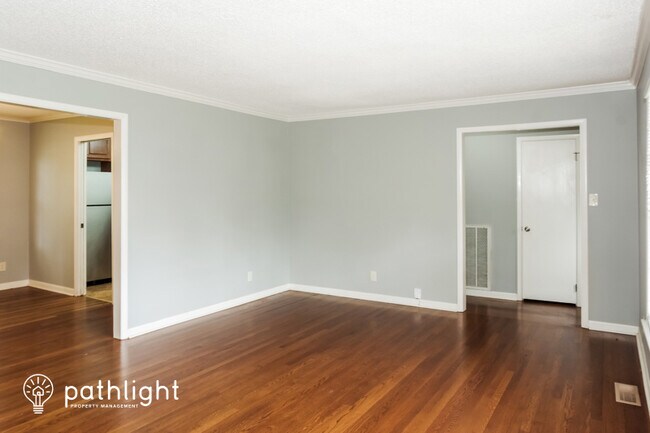 Building Photo - 10017 Hogan Dr SE