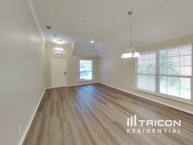 Foto del edificio - 834 San Jacinto Dr