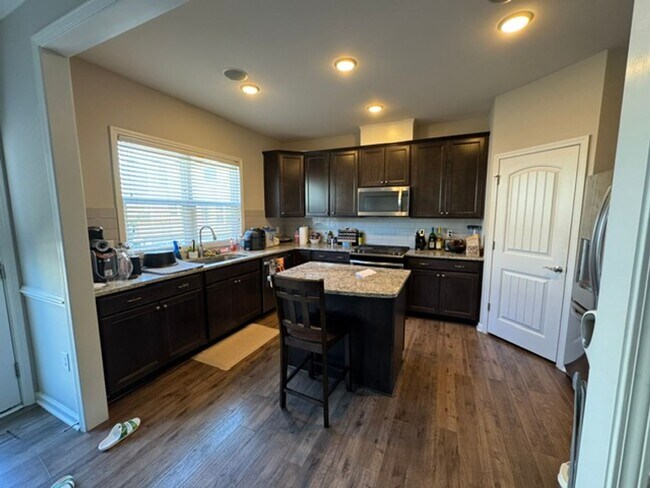Building Photo - Preleasing in Apex!