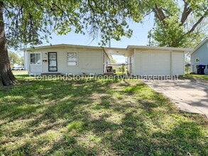 Building Photo - 1700 SW Amhurst Rd
