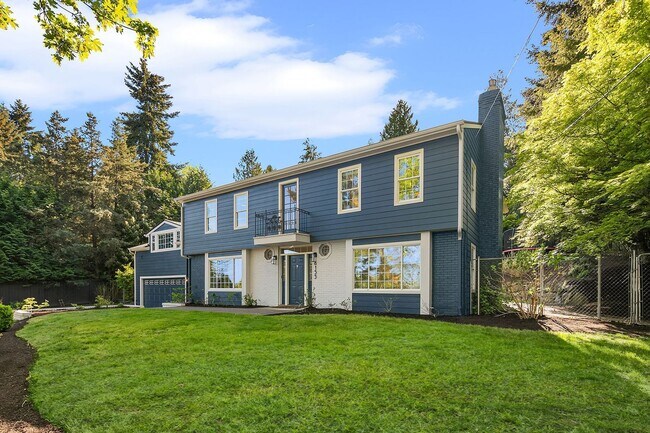 Foto del edificio - Traditional 5-bedroom 3.25 bath Mercer Island