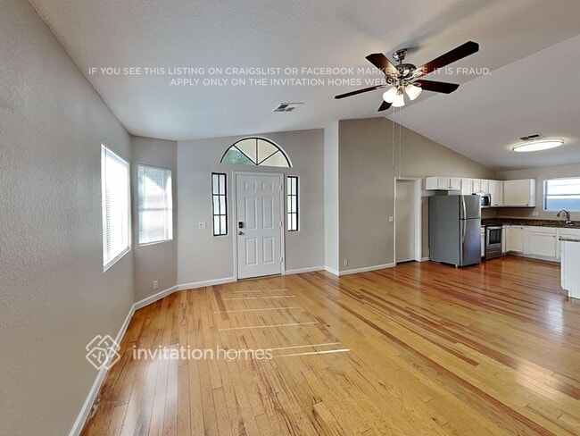 Building Photo - 8910 W Vale Dr