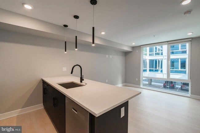 Foto del edificio - 6604 Ridge Ave