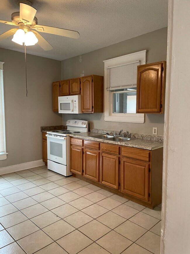 Foto del edificio - Recently updated, 1 bedroom with office space