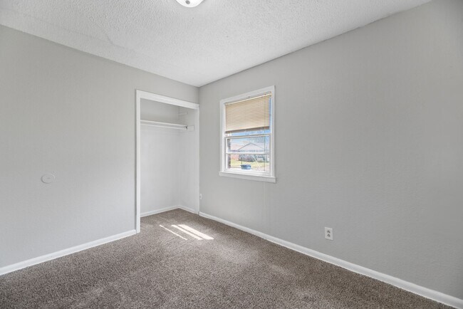 Building Photo - E Luther St Triplex