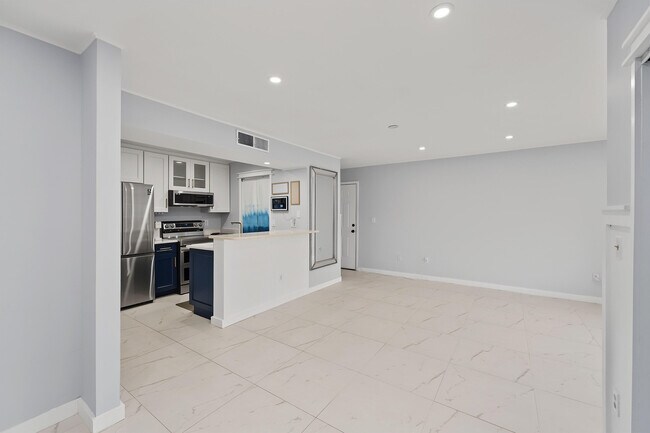 Building Photo - 1259 SW 46th Ave