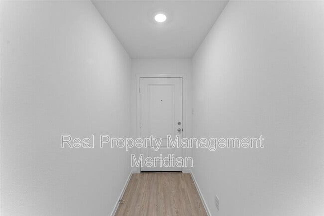 Foto del edificio - 1821 Pentro Pkwy