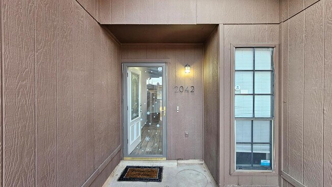 Building Photo - 2042 Magill St