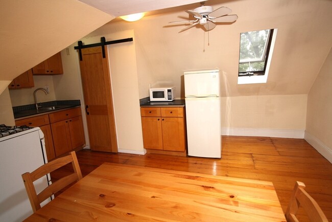 Building Photo - 42 Salcombe St