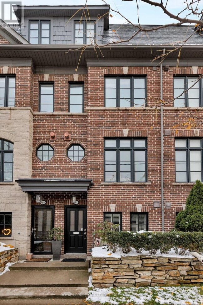 Photo du bâtiment - 825C Oxford St