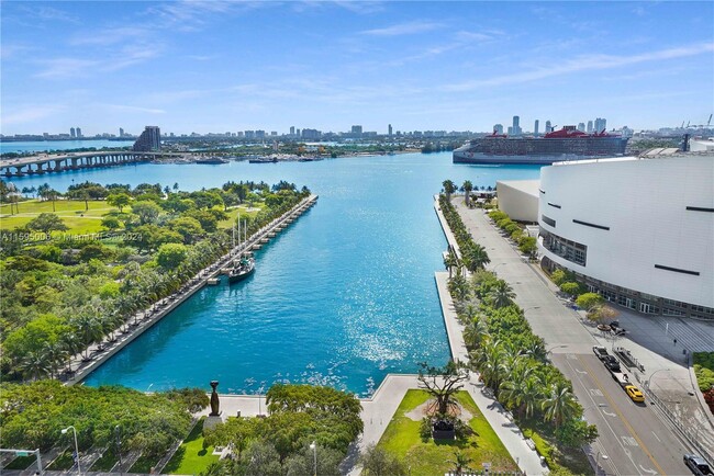 Building Photo - 888 Biscayne Blvd
