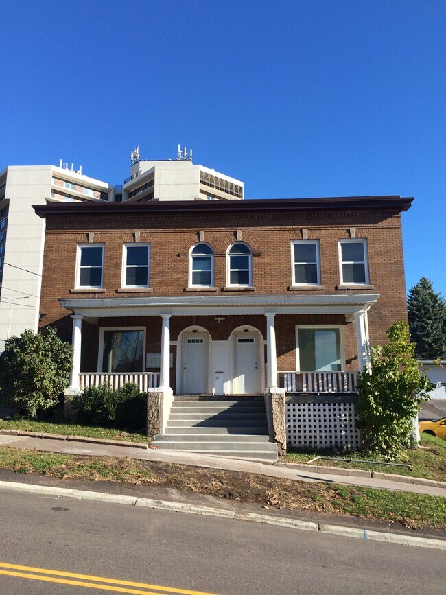 Foto del edificio - 214 N 2nd Ave E