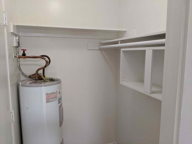 Foto del edificio - STUDIO & 1 Bath Remodeled. ALL UTILITIES I...