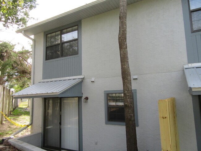 Building Photo - 2750 W 12th St