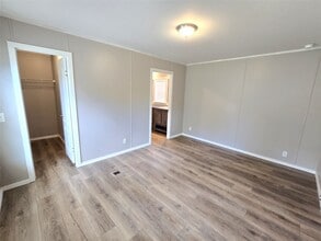 Building Photo - 215 Buffalo Way Dr