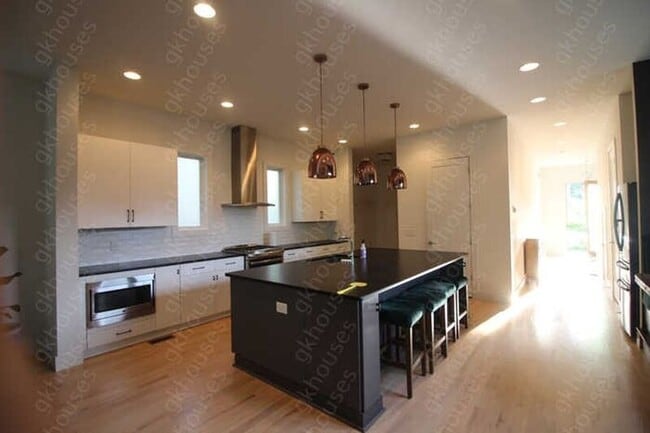 Building Photo - 2810A W Kirkwood Ave