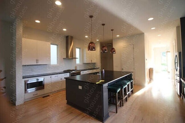Foto del edificio - 2810A W Kirkwood Ave