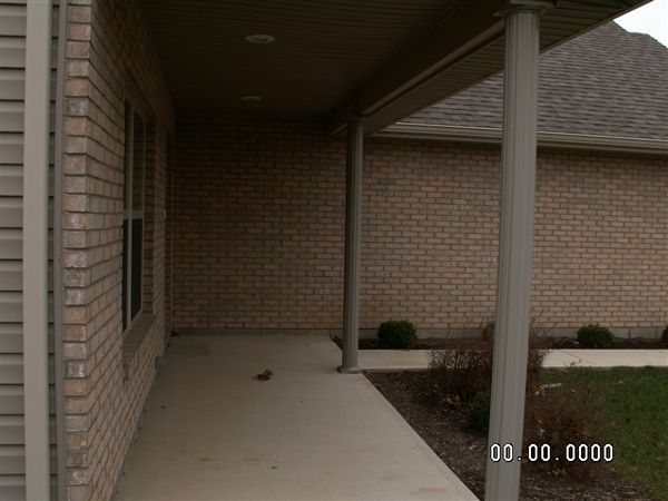 Building Photo - 2260 Shamrock Ln