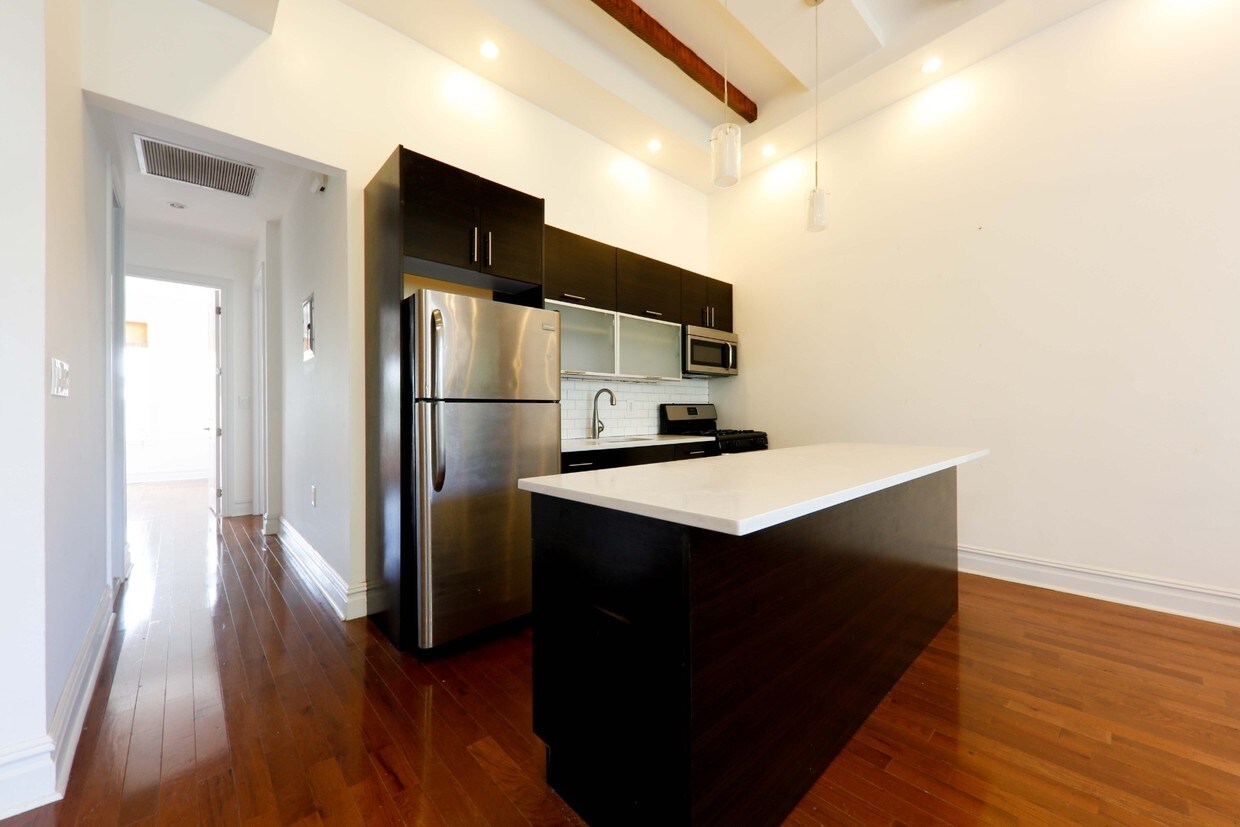 Primary Photo - Spacious 3 Bedroom 2 Bath!