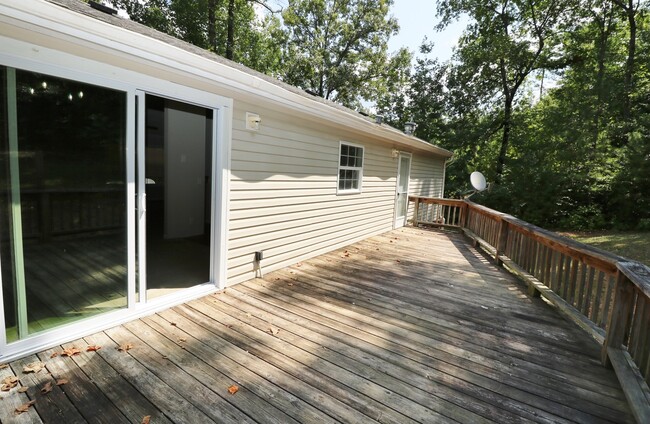 Building Photo - Large Home in the Country
