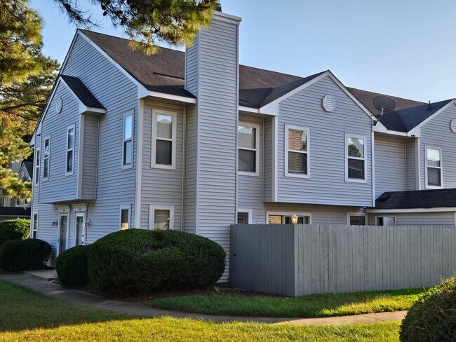 Foto del edificio - 718 Gemstone Ln