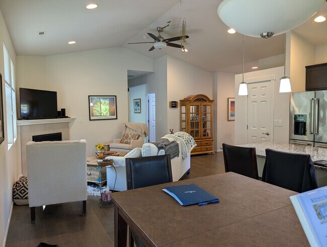Foto del edificio - 4848 Shelby Pl