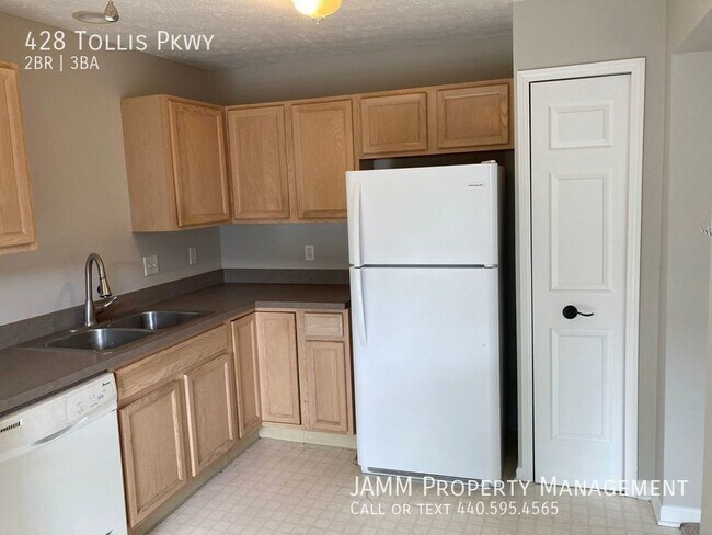 Building Photo - Broadview Heights Townhouse!