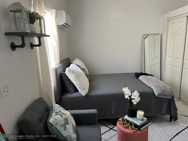 Foto del edificio - 445 NE 109th St