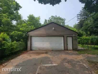 Building Photo - 3 br, 1.5 bath House - 16651 Hazelton St