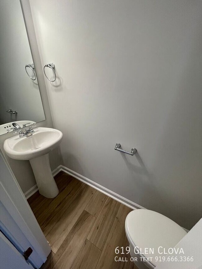 Foto del edificio - 619 Glen Clova Glen