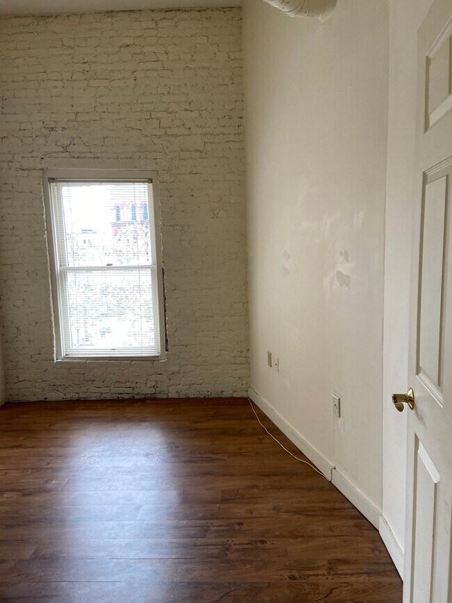 Foto del edificio - 131 E Water St