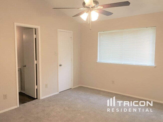 Foto del edificio - 3813 Big Leaf Ln
