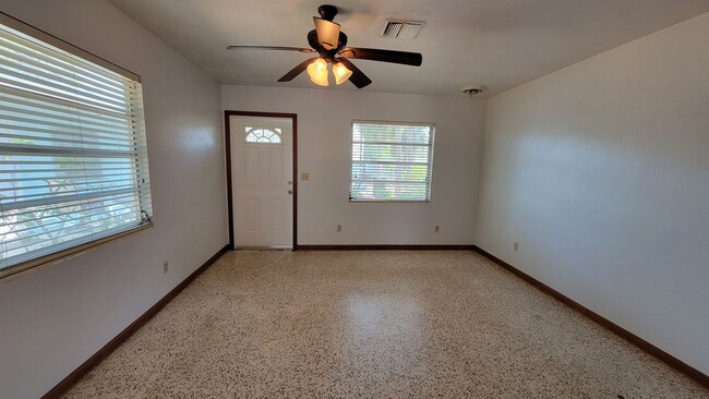 Building Photo - 514 Barcelona Ave