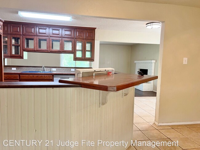 Building Photo - 4 br, 2 bath House - 508 Trail Lake Place