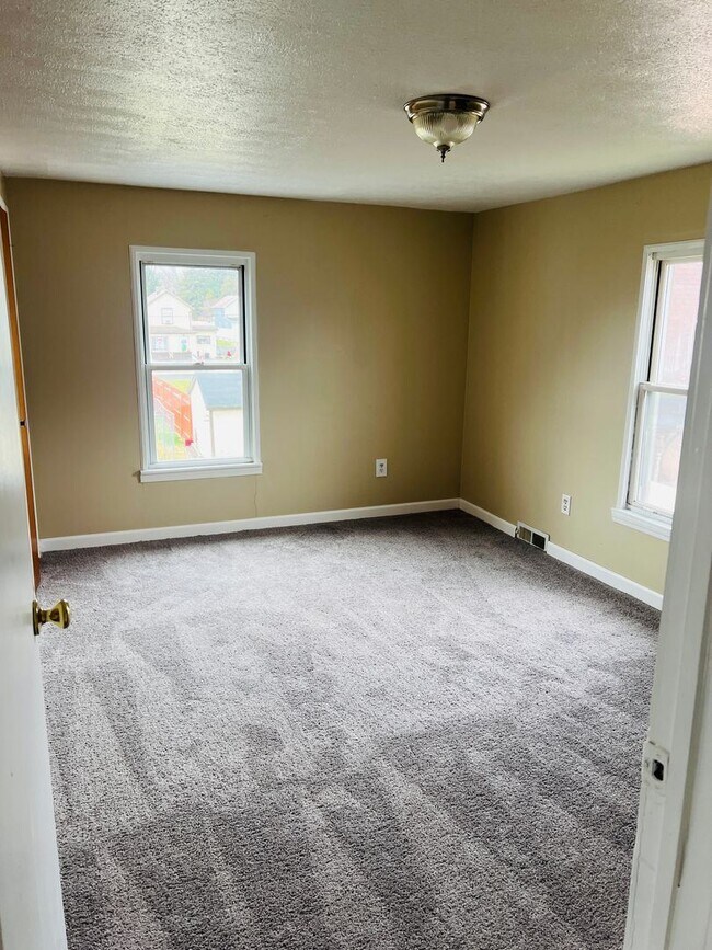 Building Photo - 2 br, 1 bath House - 234 s wayne st