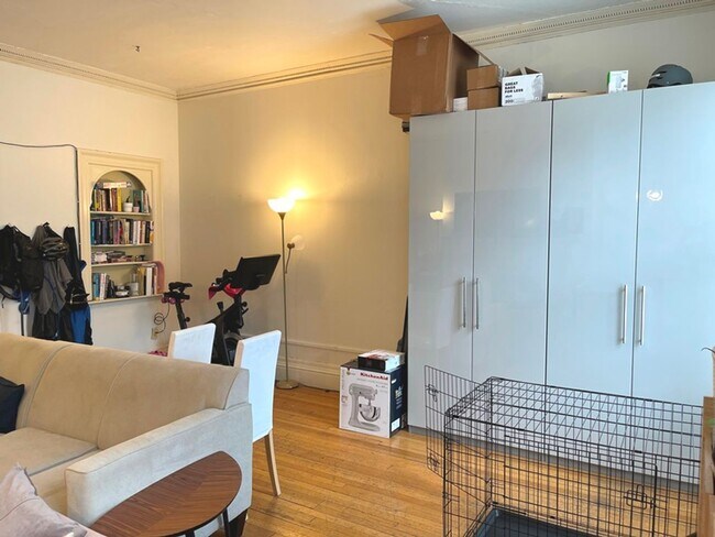 Building Photo - No Brokers Fee, Heat, Hot Water Included, 2 level Unit on Kenmore Sq