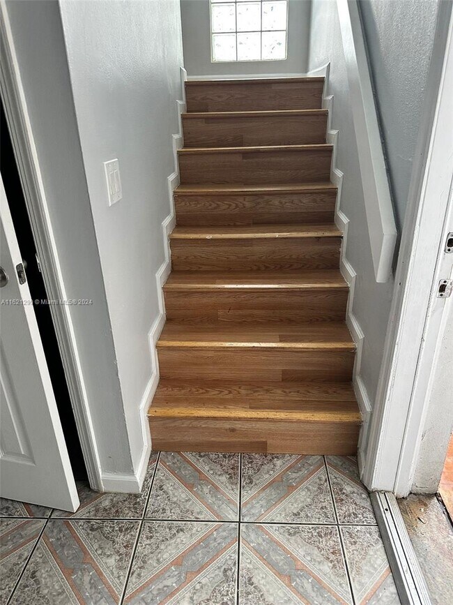 Building Photo - 5070 Elmhurst Rd